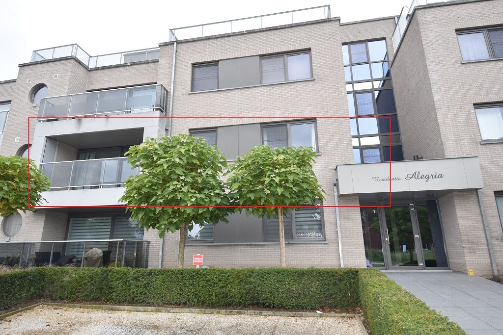 Trendy recent 2 slpk appartement met garagebox foto 2