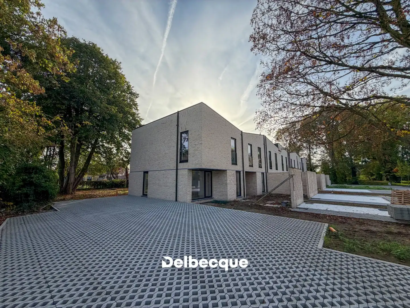 Nieuwbouwwoning met 3 slk op kleinschalig woonerf in groene omgeving nabij Brugge foto {{pictureIndex}}