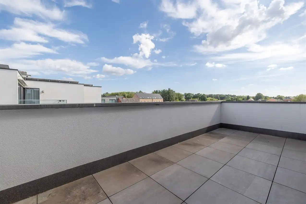 Ruime, zonnige penthouse met 2 slpk. en 2 ondergrondse autostaanplaatsen foto 10