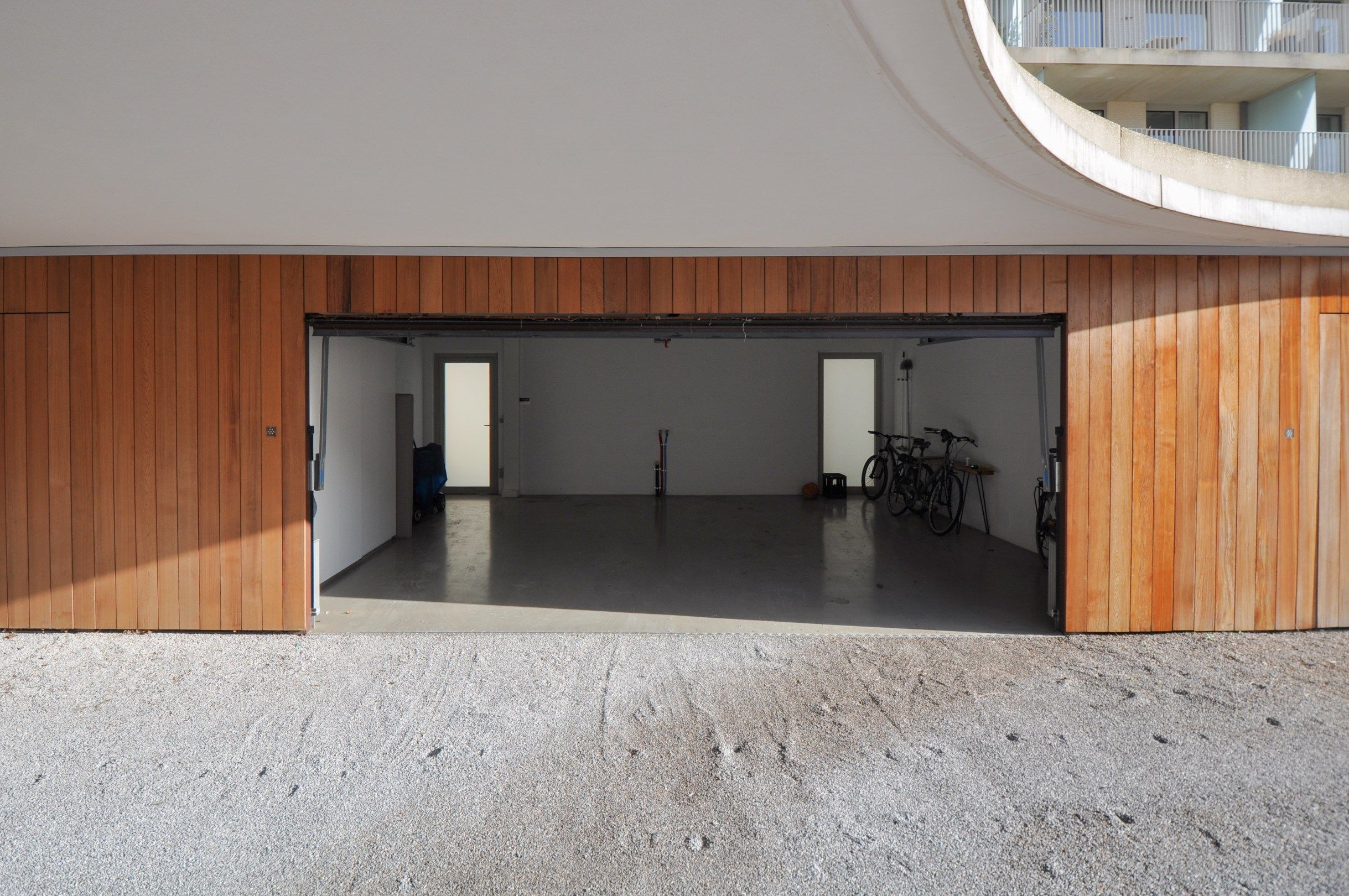 Subliem, luxueus tuinappartement met dubbele garage, rustig gelegen in een standingvolle residentie. foto 12