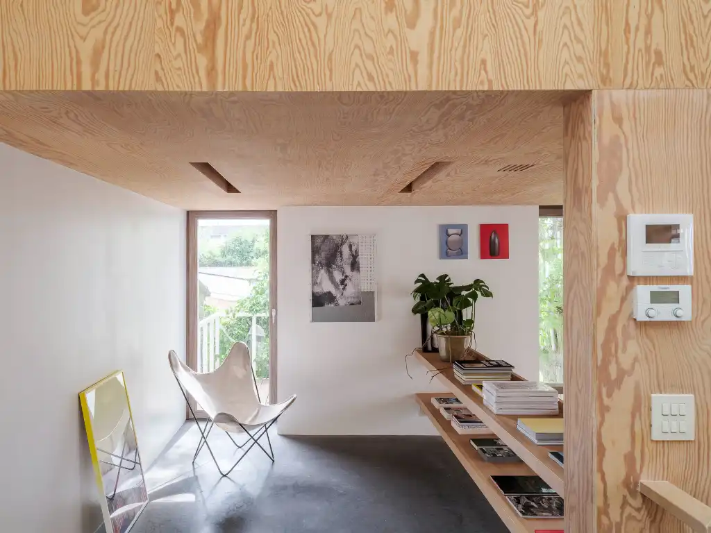 Uniek vastgoed! Exclusieve en creatieve site met twee kantoorruimtes, een polyvalent handelspand, een short-staystudio en een bijzonder architecturale split-levelwoning met ruime tuin, op een boogscheut van het stadscentrum. foto 11
