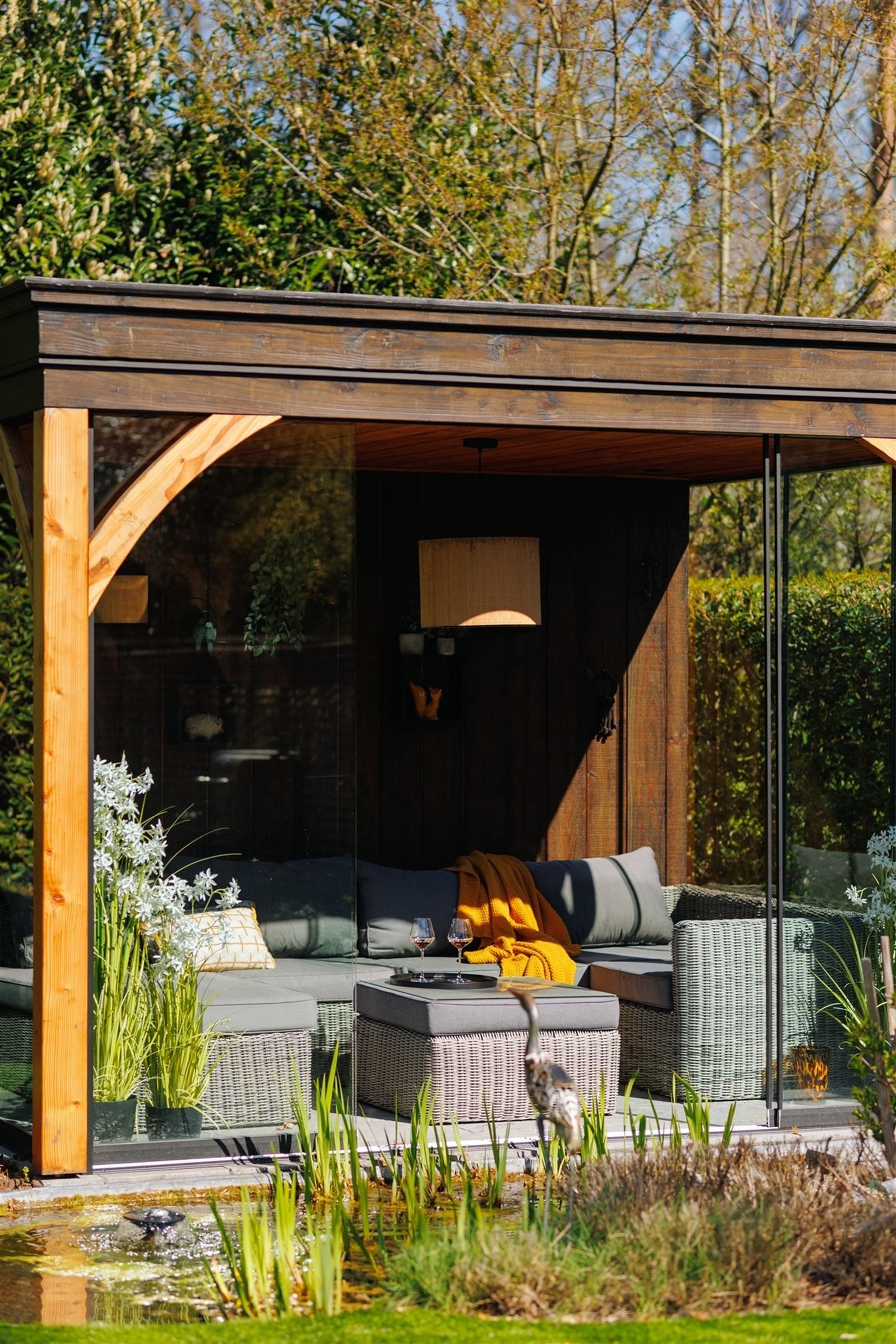 Eigentijdse luxe half open woning in een rustige setting foto 39