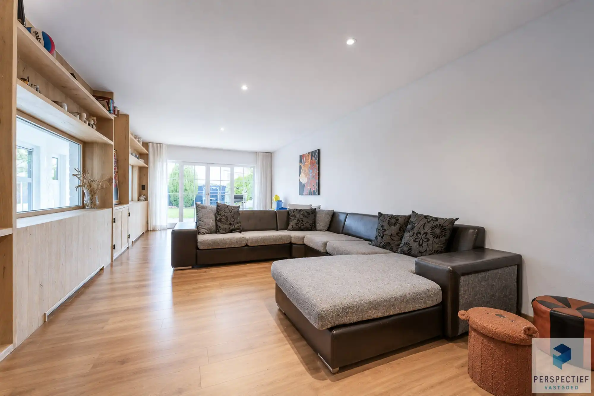 Vernieuwde woning met 4 slpk - garage & tuin in het dorpscentrum van Ramskapelle foto 3