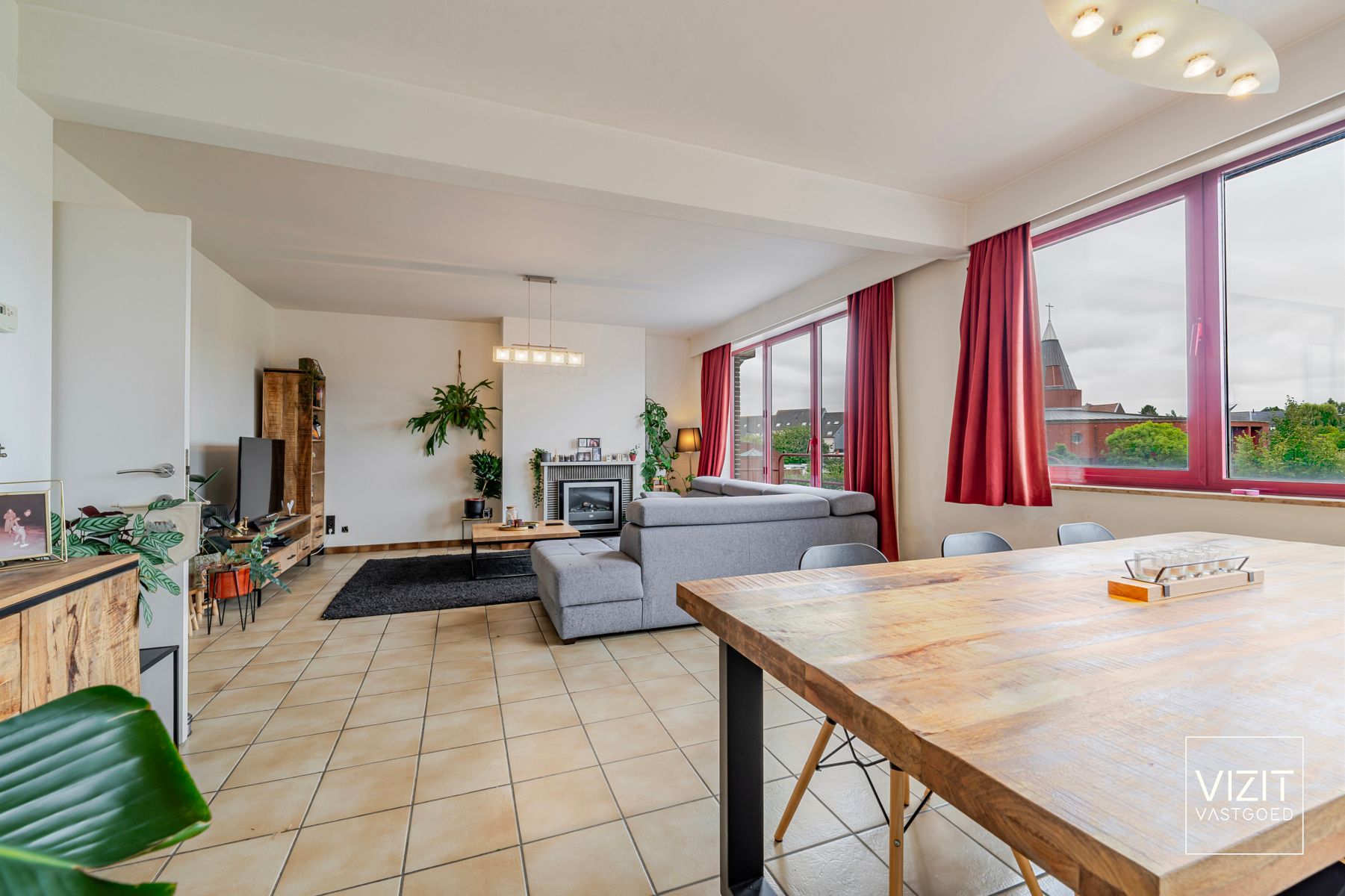 Ruim 2-slaapkamerappartement foto {{pictureIndex}}