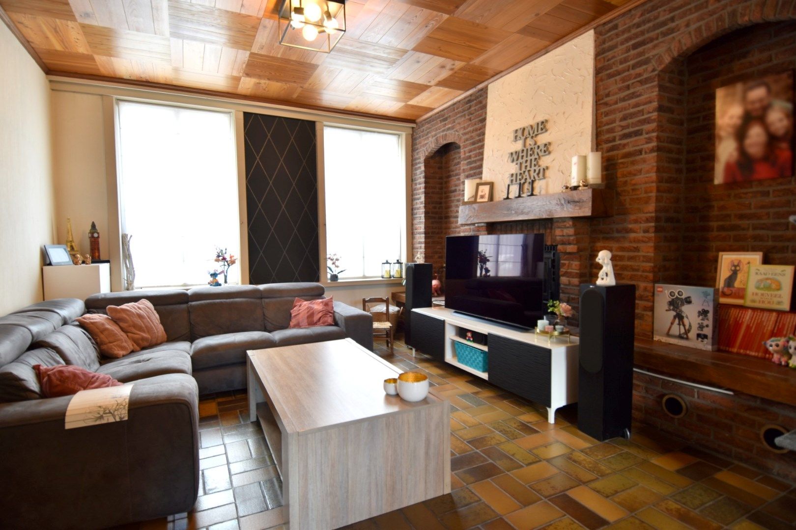 Ruime karaktervolle woning op centrale locatie te Gullegem foto 4