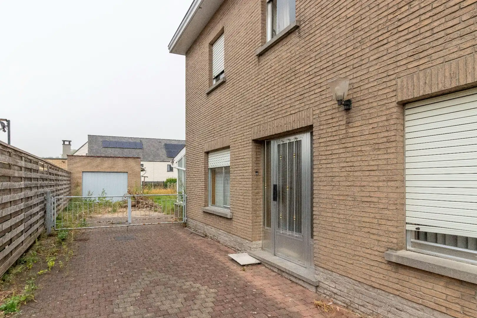 Solide woning met 3 slaapkamers, garage en ruime westgerichte tuin foto 2