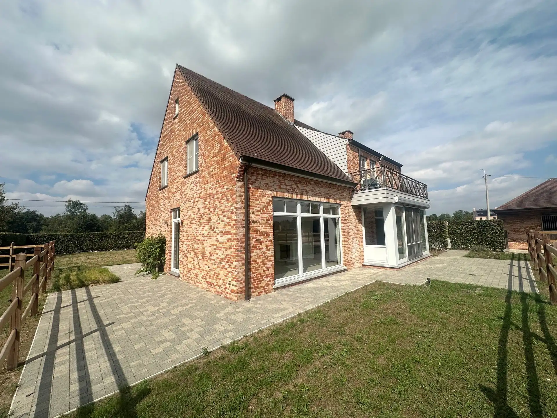Klassevolle open bebouwing met 4 slaapkamers en prachtig landelijk uitzicht foto 27