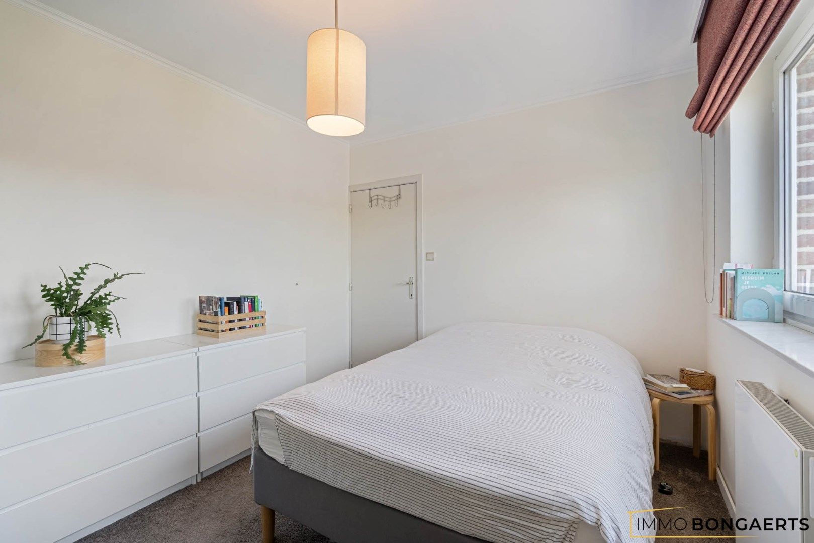 Gerenoveerd appartement met drie slaapkamers foto 12