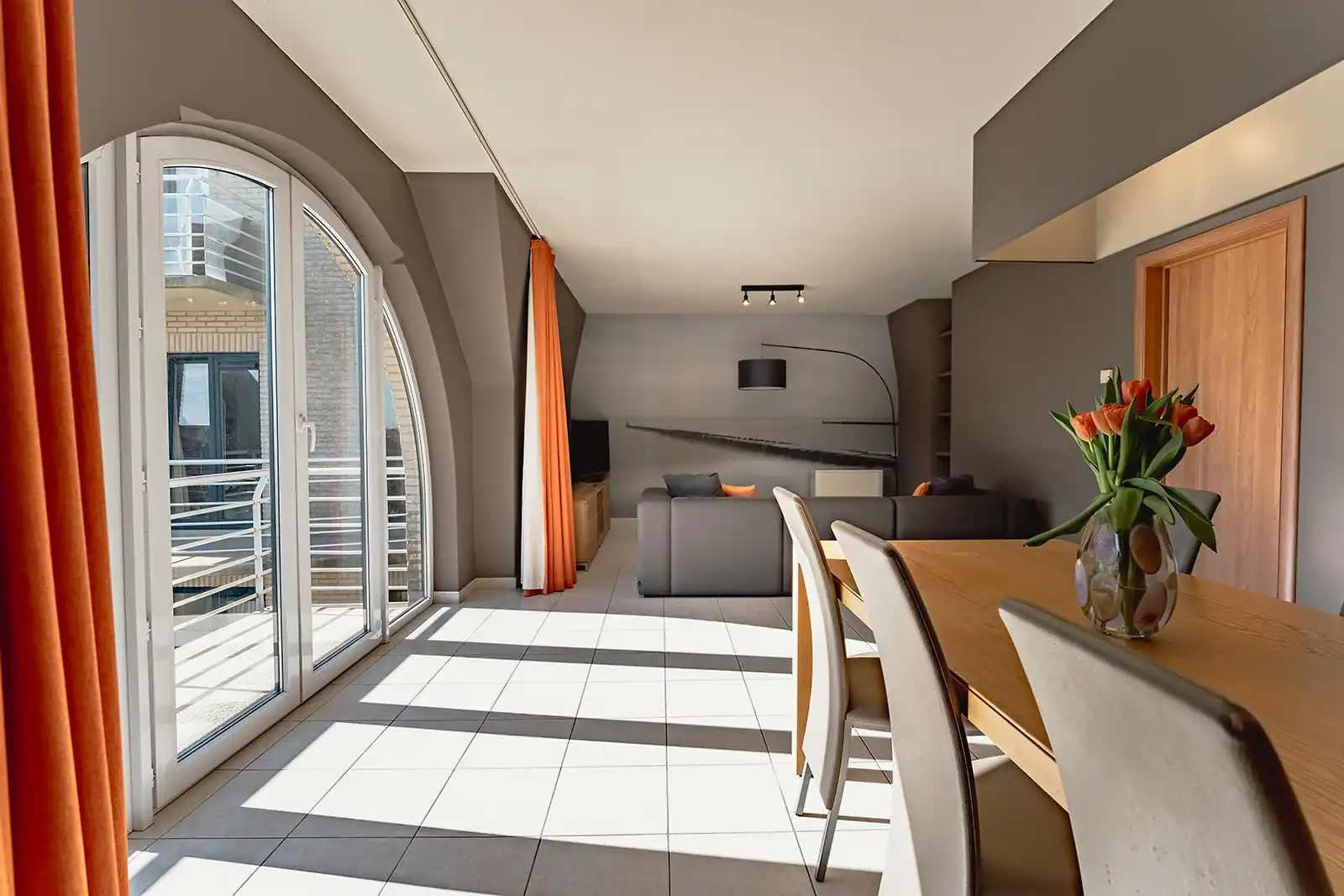 Instapklaar 2 slaapkamer appartement gelegen in De Haan op wandelafstand van het strand en het centrum. foto 8