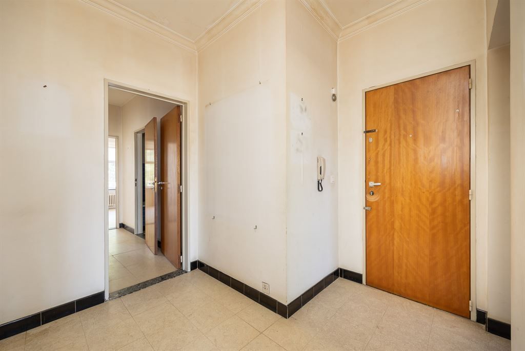 Te renoveren appartement met autostaanplaats foto 8