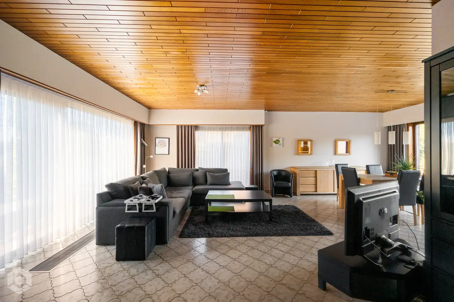 Woning met 3 à 4 slpkrs en grote garage (mogelijk tot handel) foto 4