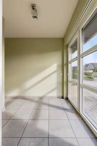 Polyvalente kantoorruimte met 3 slaapkamer appartement TE KOOP in Tielt! foto 2