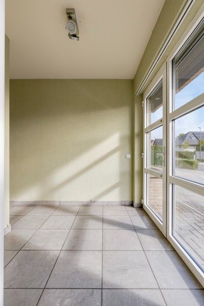 Polyvalente kantoorruimte met 3 slaapkamer appartement TE KOOP in Tielt! foto 2