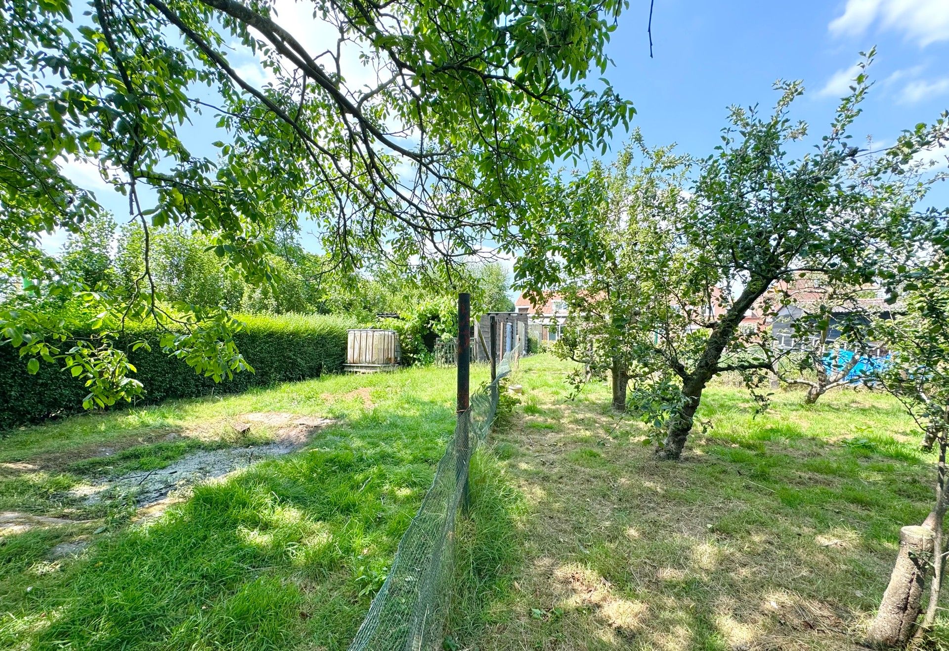 RUIME VRIJSTAANDE  WONING MET GROTE TUIN foto 2