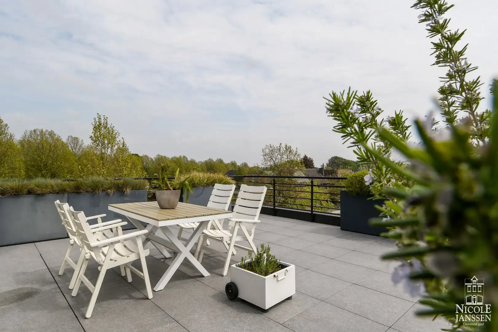 Royaal penthouse met twee slaapkamers, twee terrassen en drie autostandplaatsen foto 25