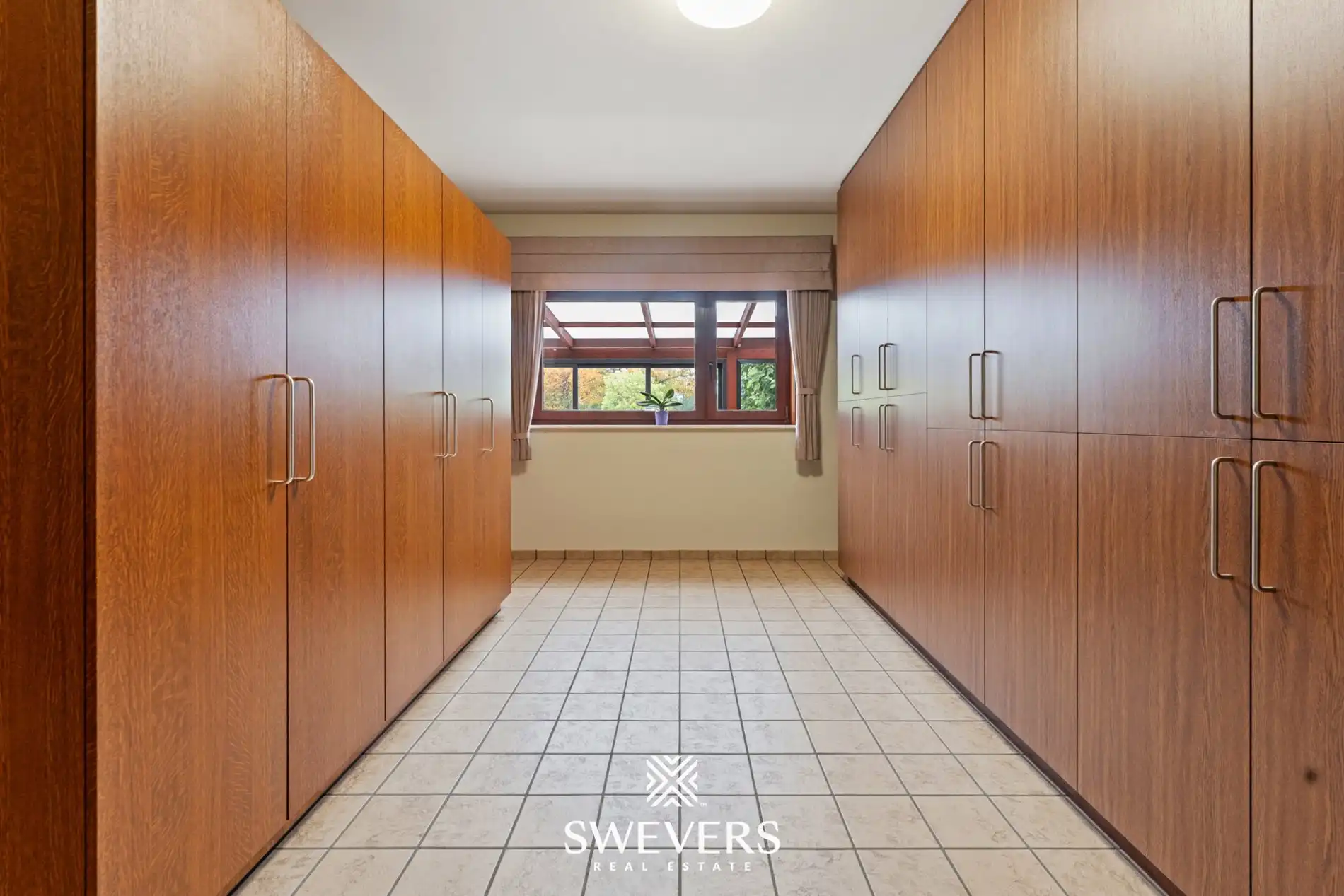 Villa met 395m² woonruimte op 48a zuidgericht perceel foto 22