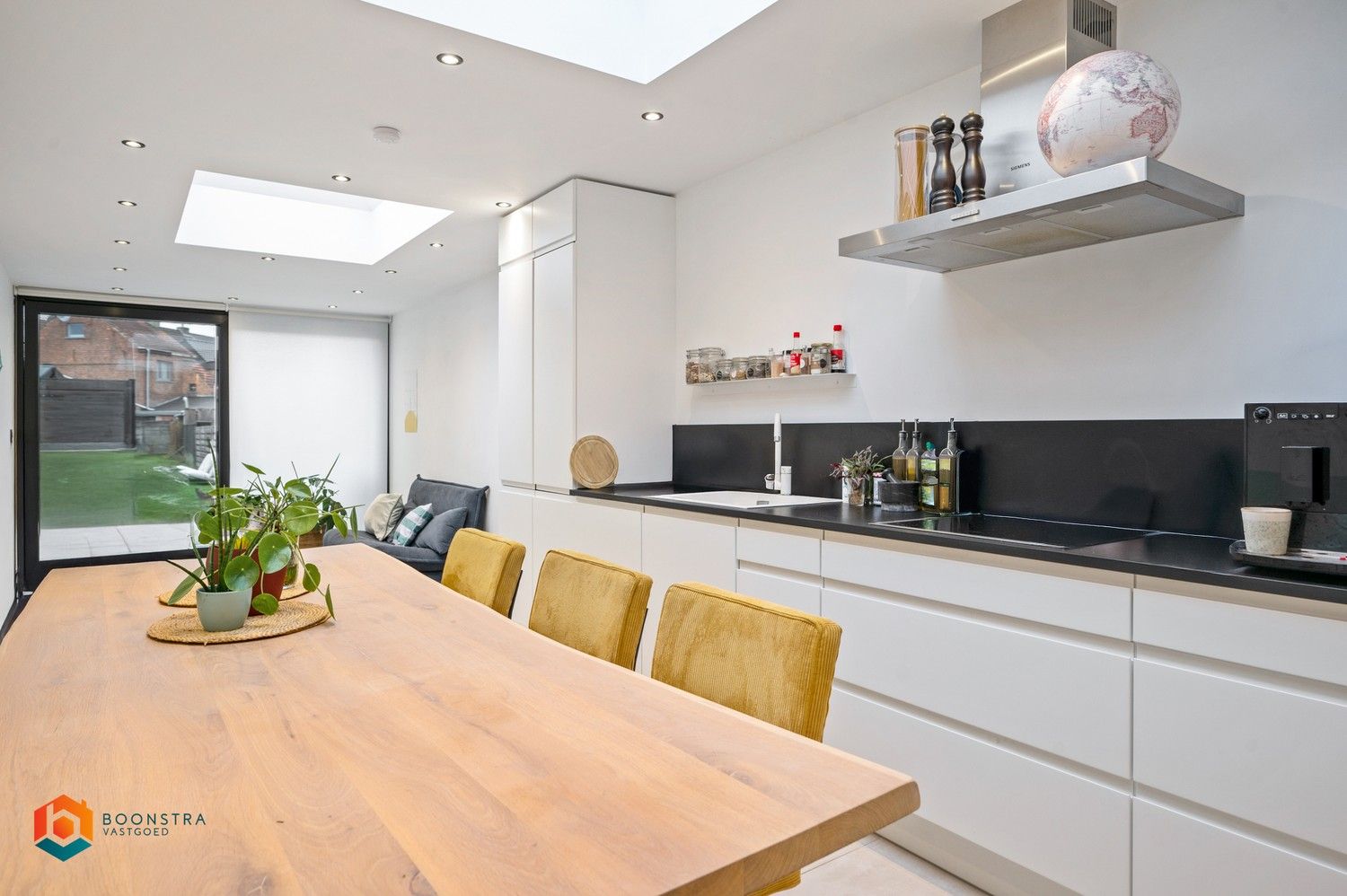 Rijwoning met  2 slpkrs en tuin foto 6