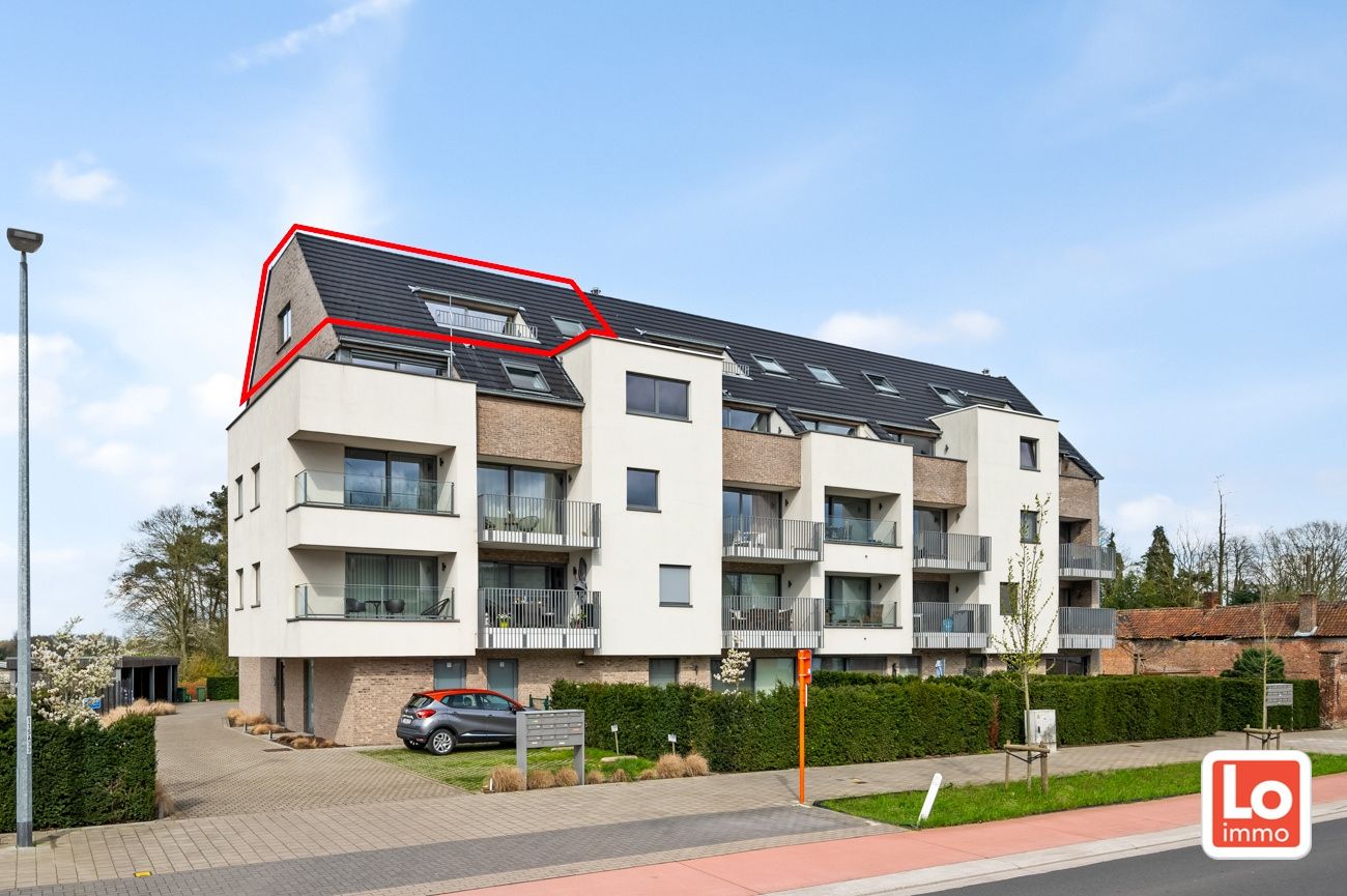 VERKOCHT! Modern 1-slaapkamer appartement met zuidgericht terras en overdekte autostaanplaats in hartje Zeveneken! foto 1