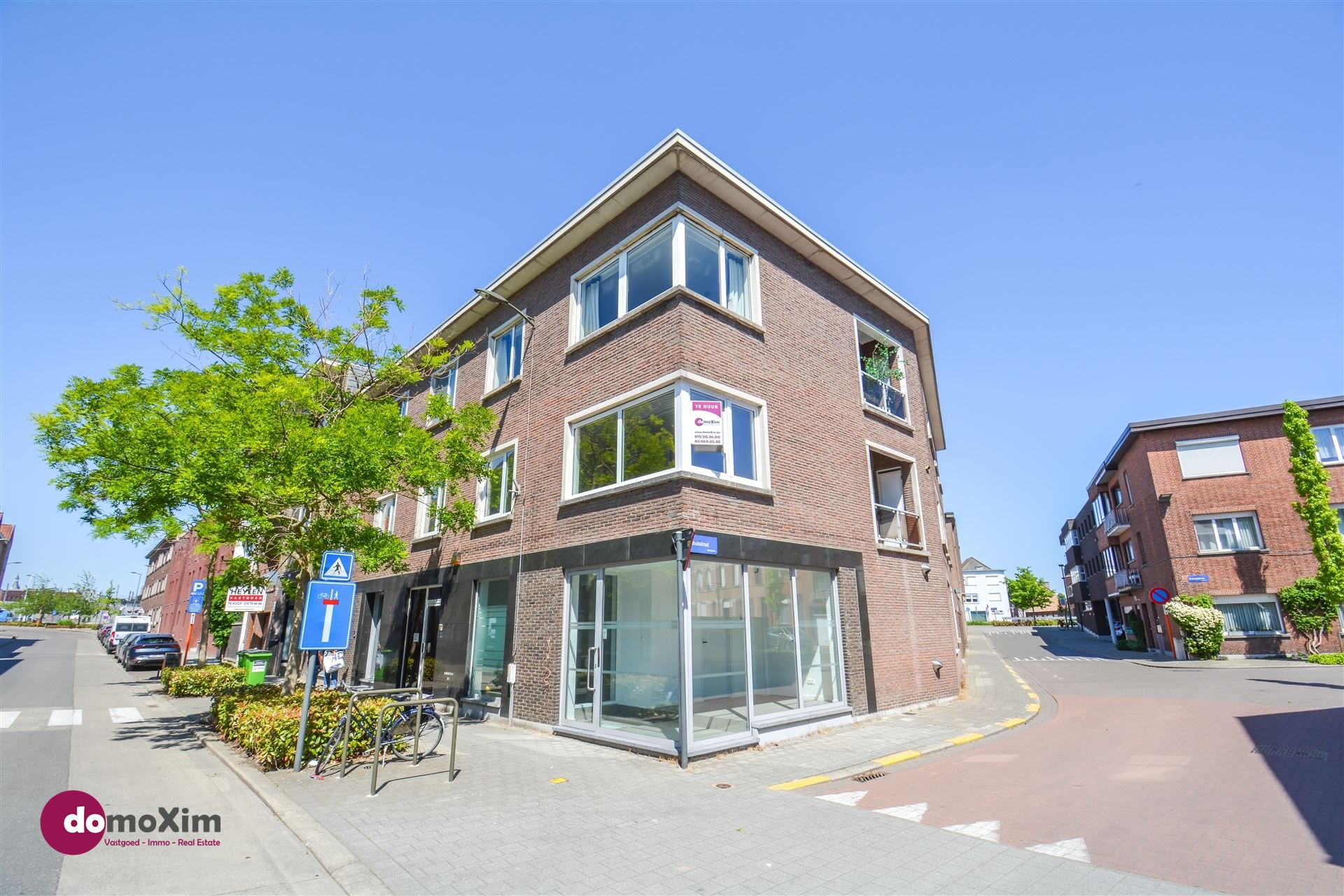 Ruim appartement met 2 slaapkamers gelegen aan de vaart foto {{pictureIndex}}