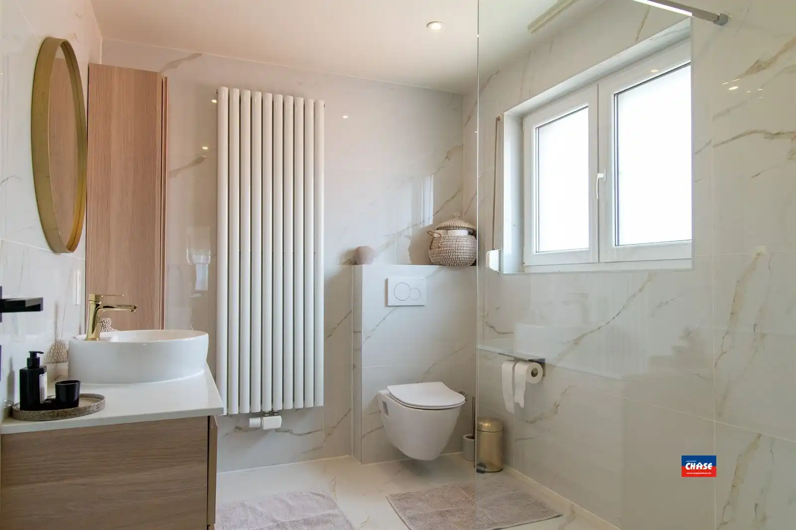 Gerenoveerde woning met 3 slpks, tuin en 2 garages foto 10