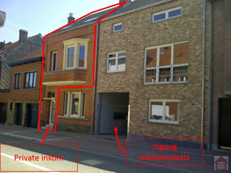 Goed gelegen triplex appartement te koop in Hoegaarden foto {{pictureIndex}}