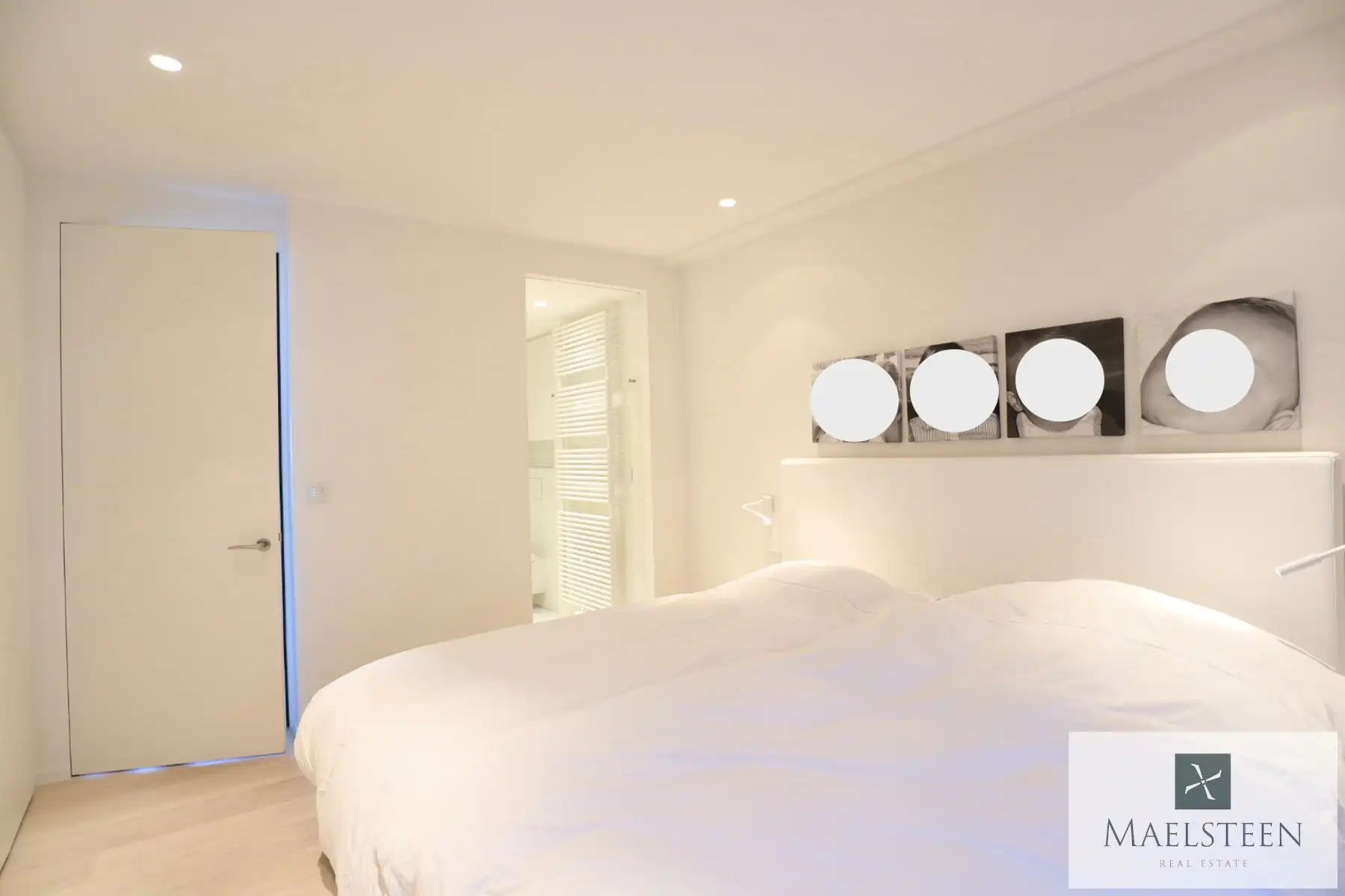 Frontaal zeezicht op het Rubensplein in Knokke foto 17