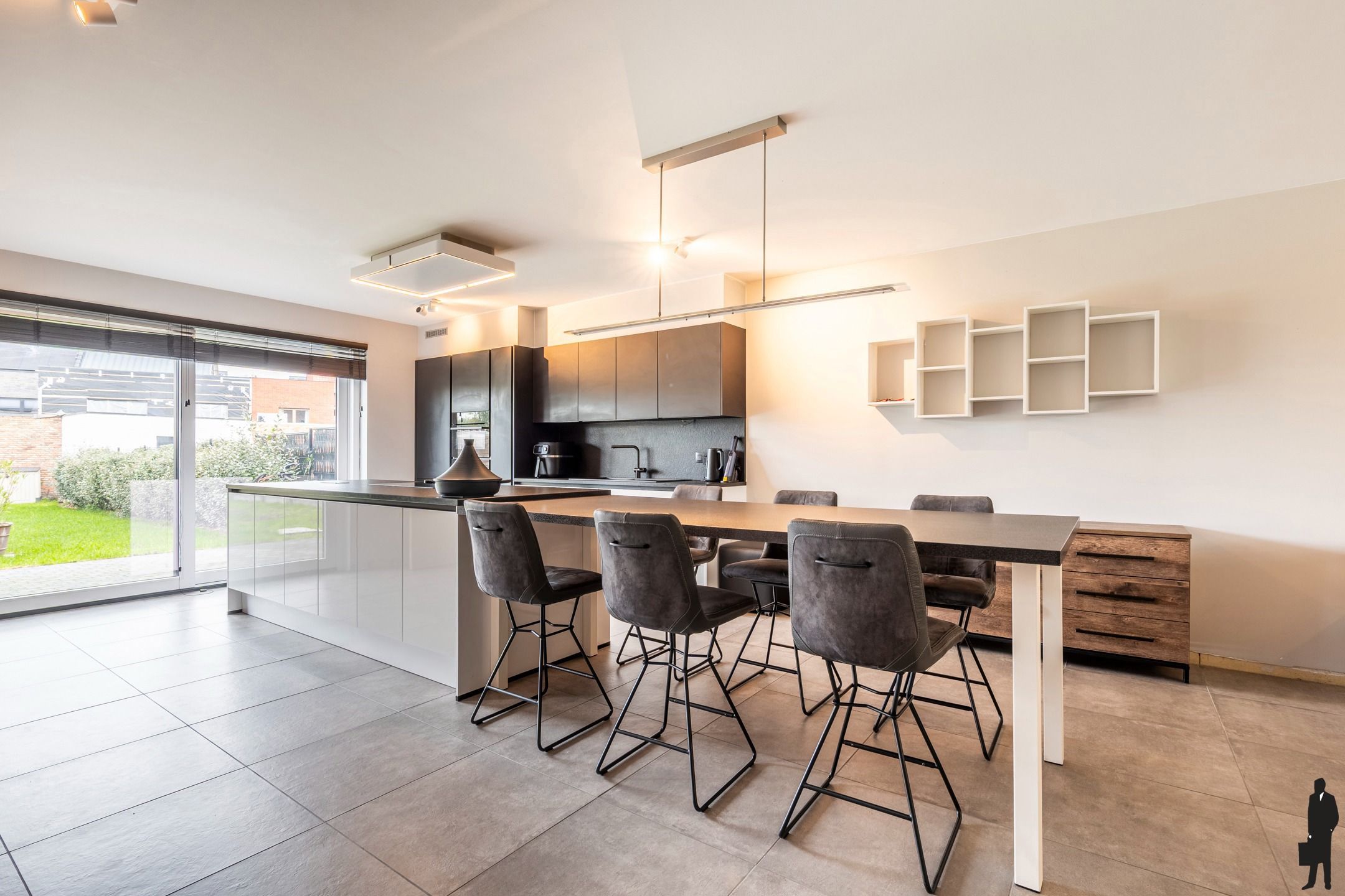 Recente gezinswoning met 5 slpks in rustig woonerf foto 6