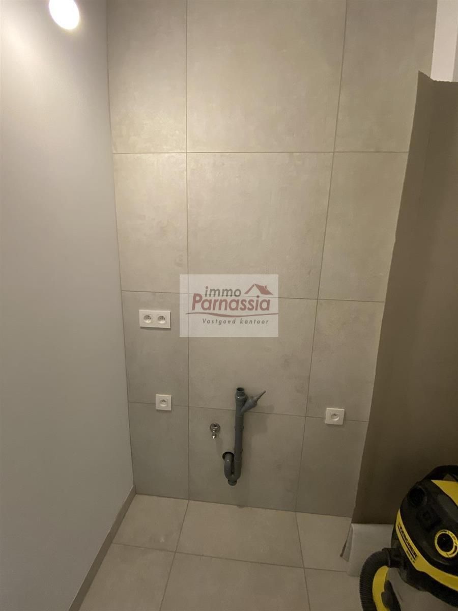 Volledig gerenoveerd appartement met gemeenschappelijke tuin foto 15