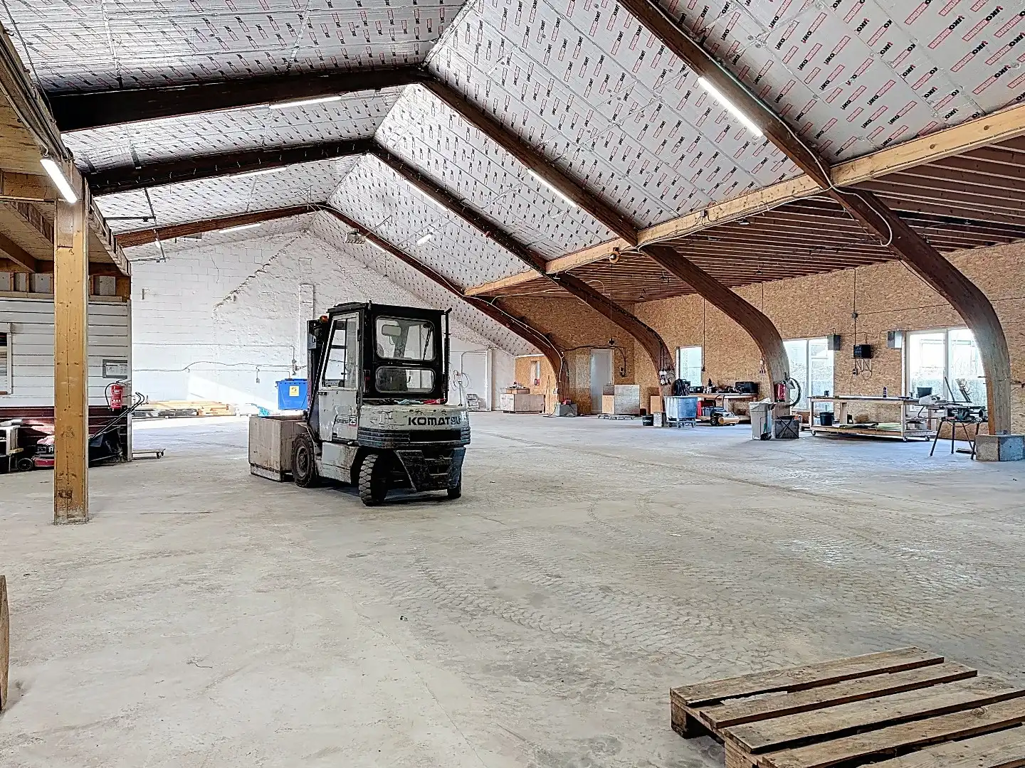 "Ruime hangar in Retranchement biedt talloze mogelijkheden voor industrieel gebruik" foto 10