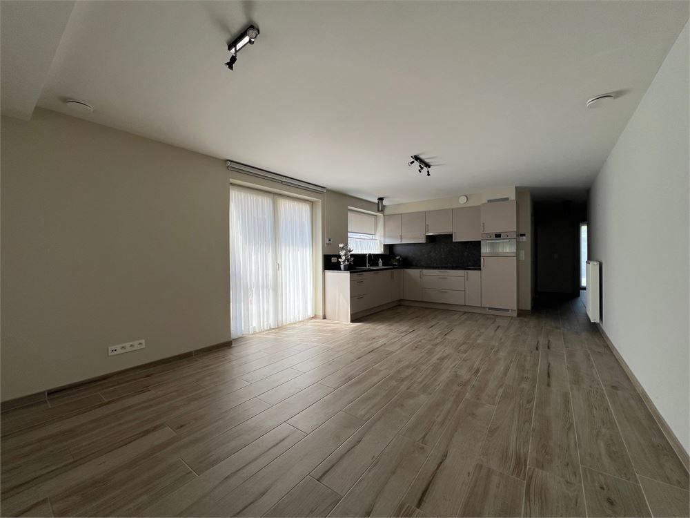 Instapklaar gelijkvloers appartement met 2 slaapkamers en tuin. foto 3