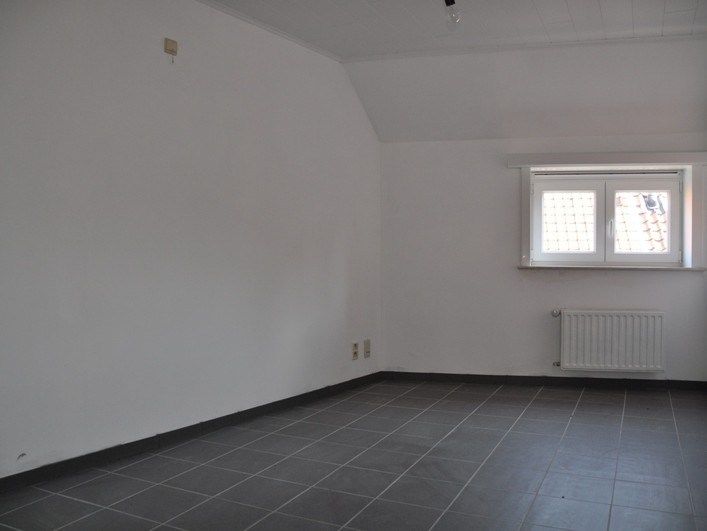 Verzorgde woning met 2 slaapkamers en 2 autostaanplaatsen. foto 6