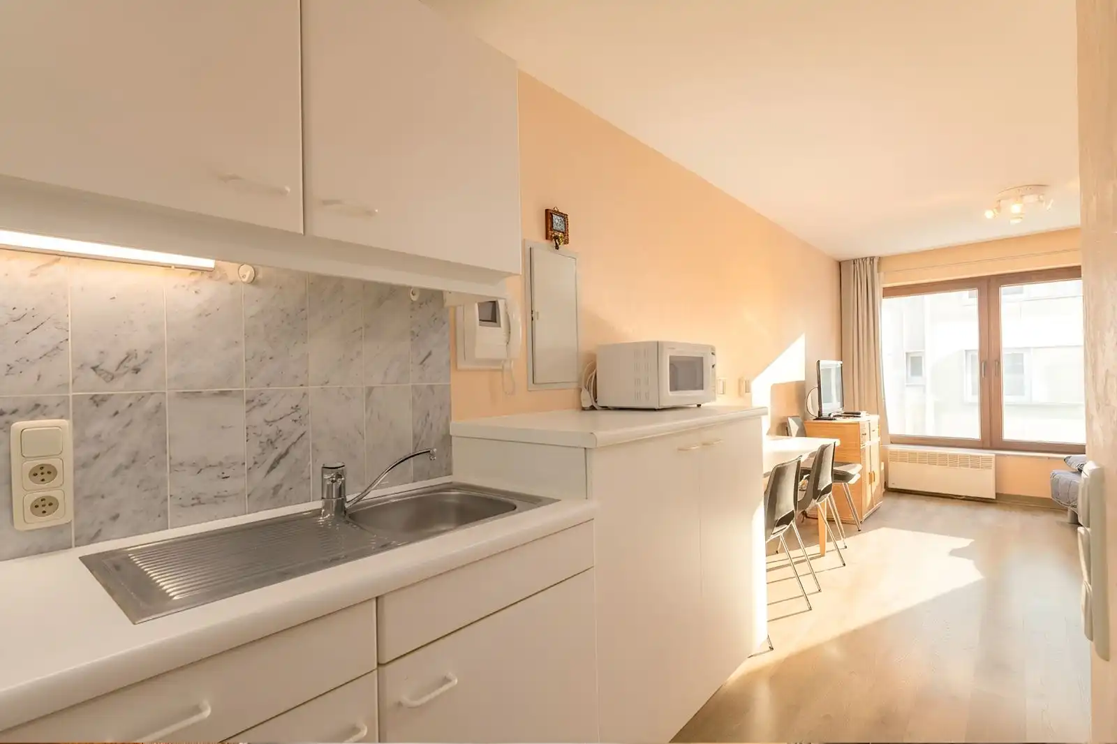 Charmante en verzorgde studio met lateraal zeezicht foto 5