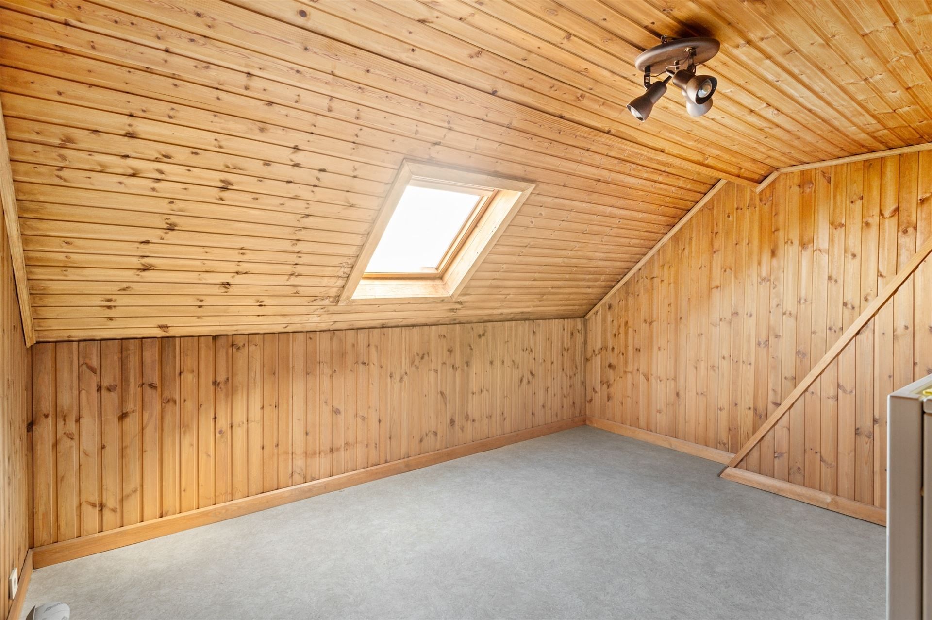 RUIME 5-SLPK-WONING MET GROTE TUIN foto 17