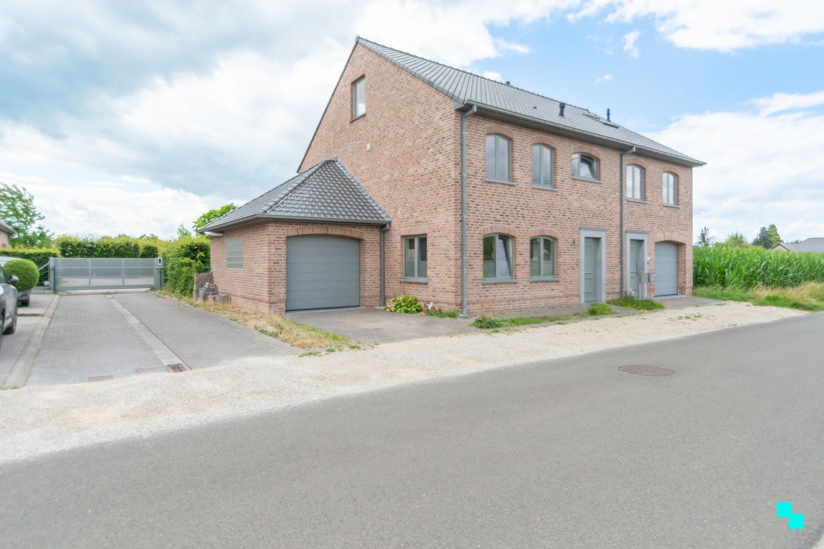 Hoogwaardige afgewerkte woning met tuin foto 29