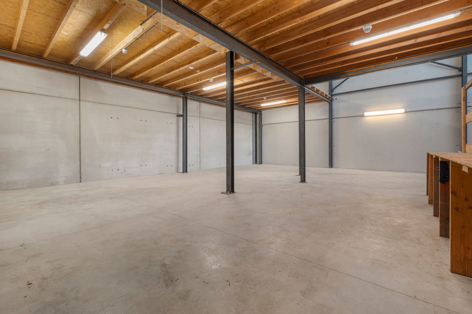 Industrieel gebouw te huur in Oostende foto 2