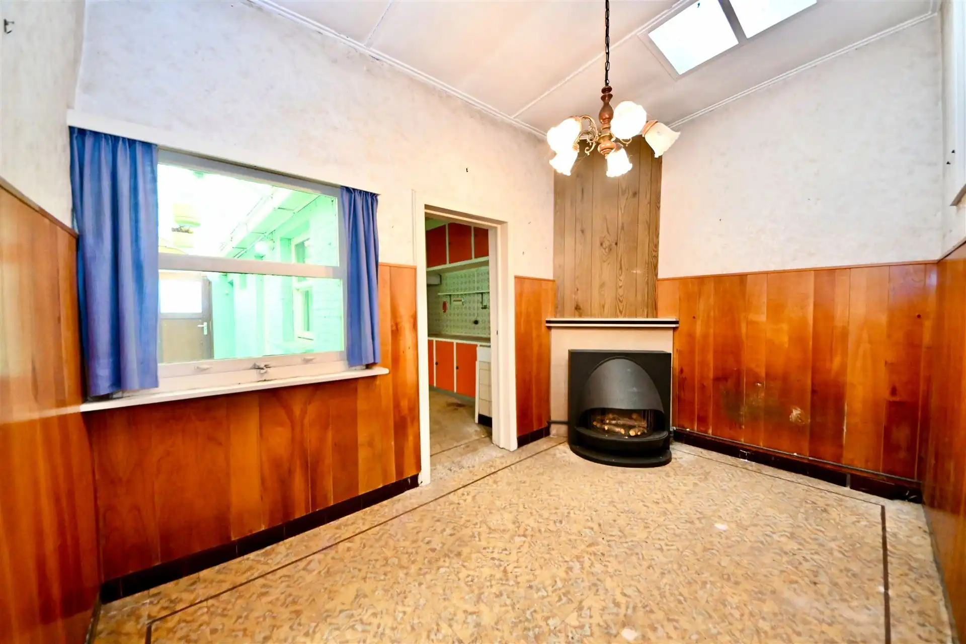 Te renoveren woning met 3 slaapkamers, tuin en garage.  foto 8