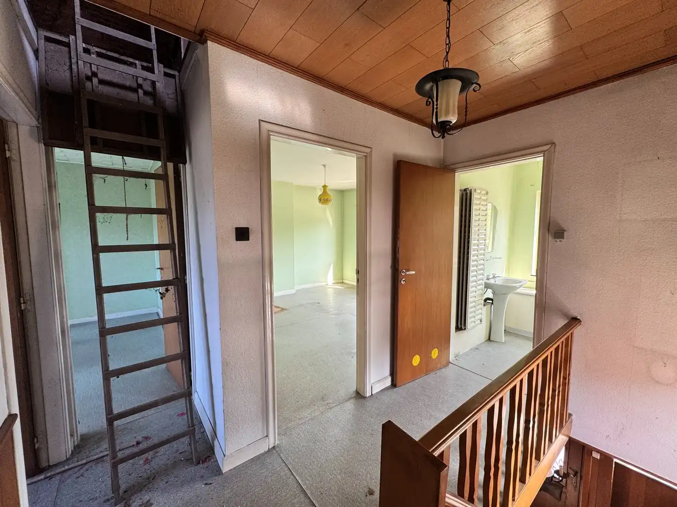 Te renoveren woning met potentieel foto 8