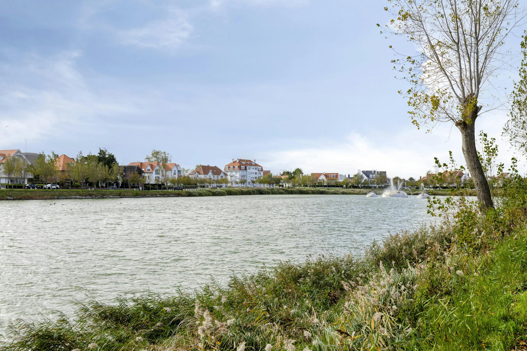 Appartement te koop met zicht op het Zegemeer te Knokke foto {{pictureIndex}}