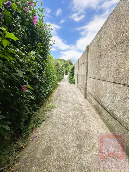 Instapklare gezinswoning met 4 slaapkamers, mooie grote tuin en ruime parkeermogelijkheden foto 29