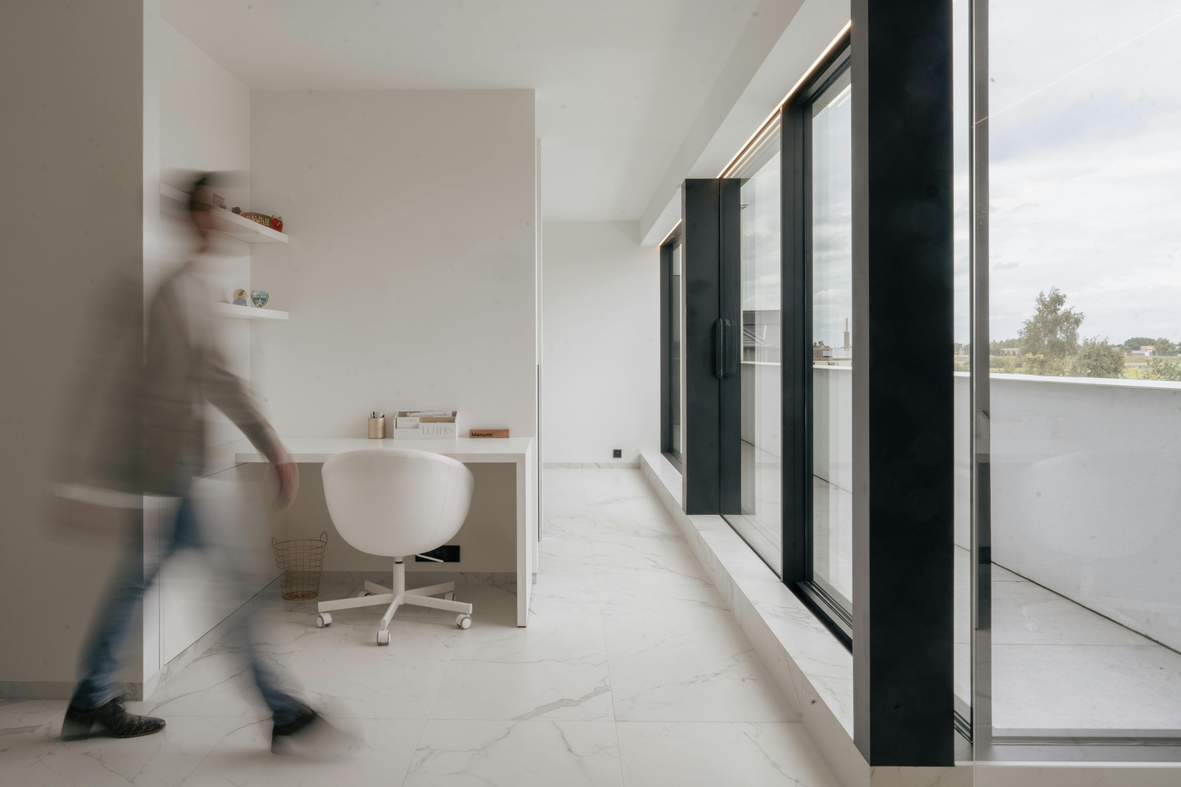 Hypermoderne strakke villa met zwembad in Gits foto 30