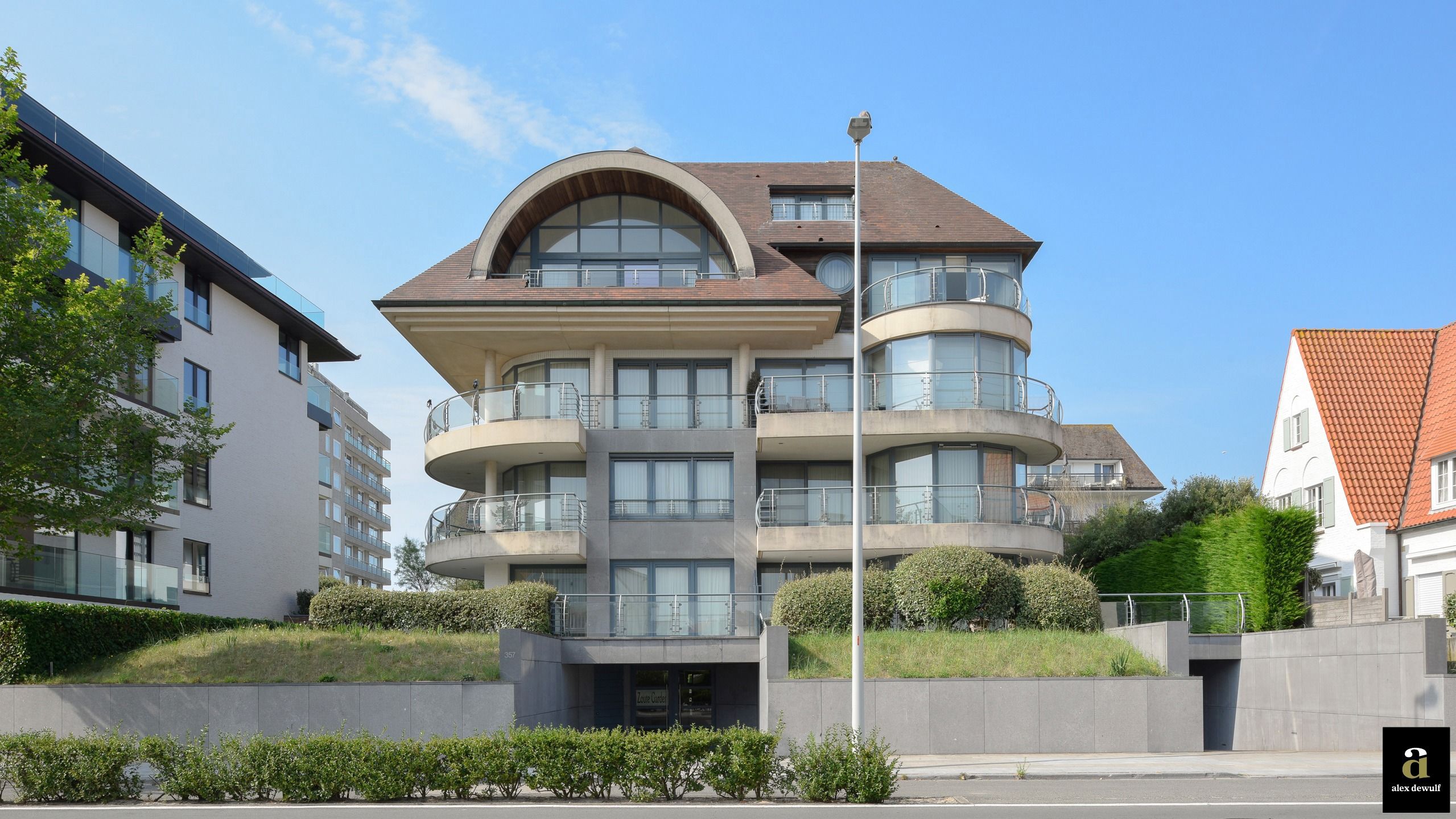 Top gelegen appartement met goed zeezicht in villaresidentie [Kustlaan - Knokke Zoute]. foto 1