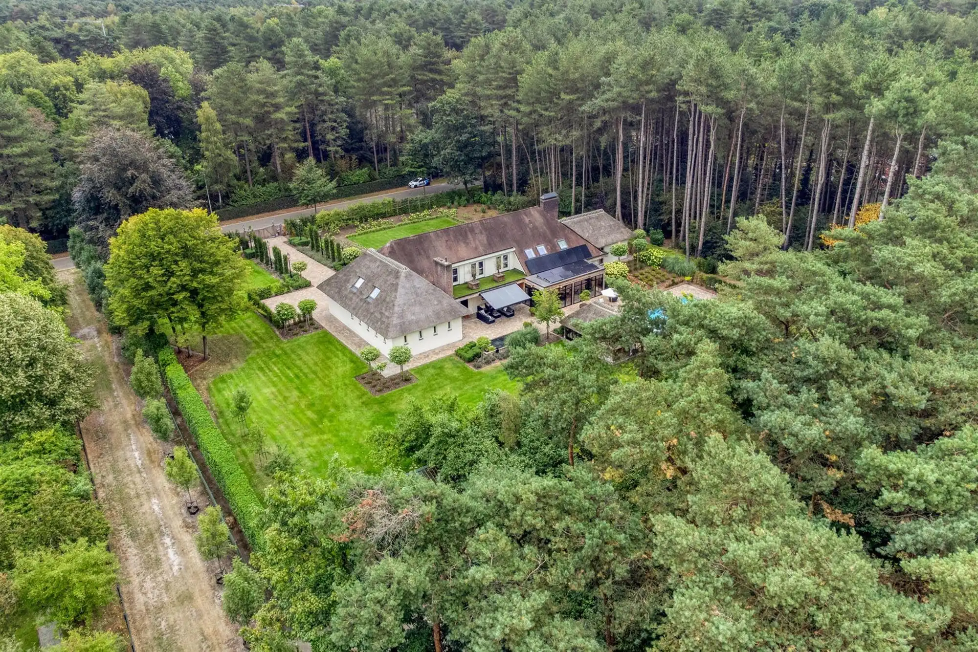 Landelijke luxe: unieke villa op 7.188 m² privé-domein foto 77