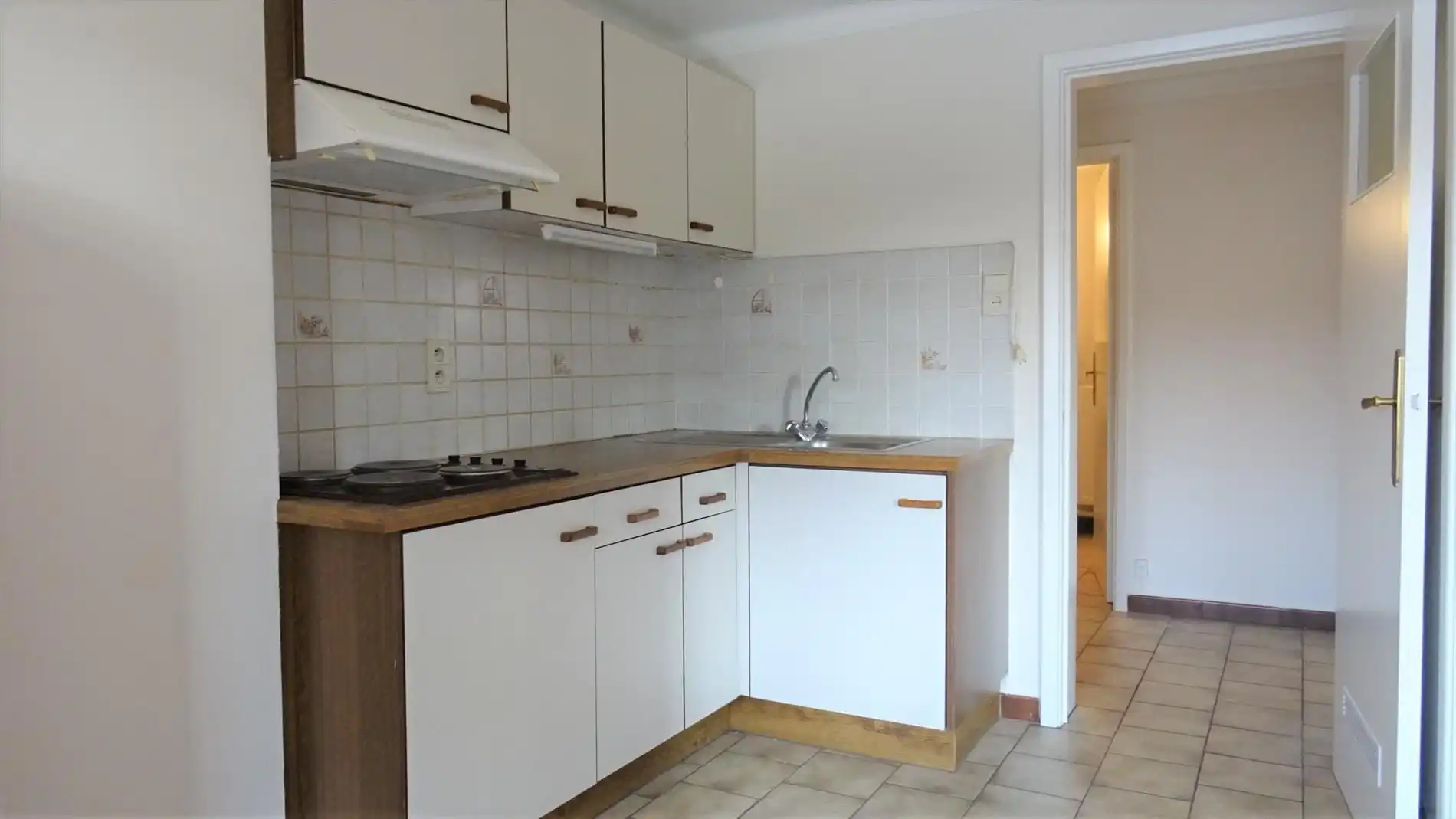 Goed gelegen, opgefrist appartement met 1 slpk en 2 kelders foto 5