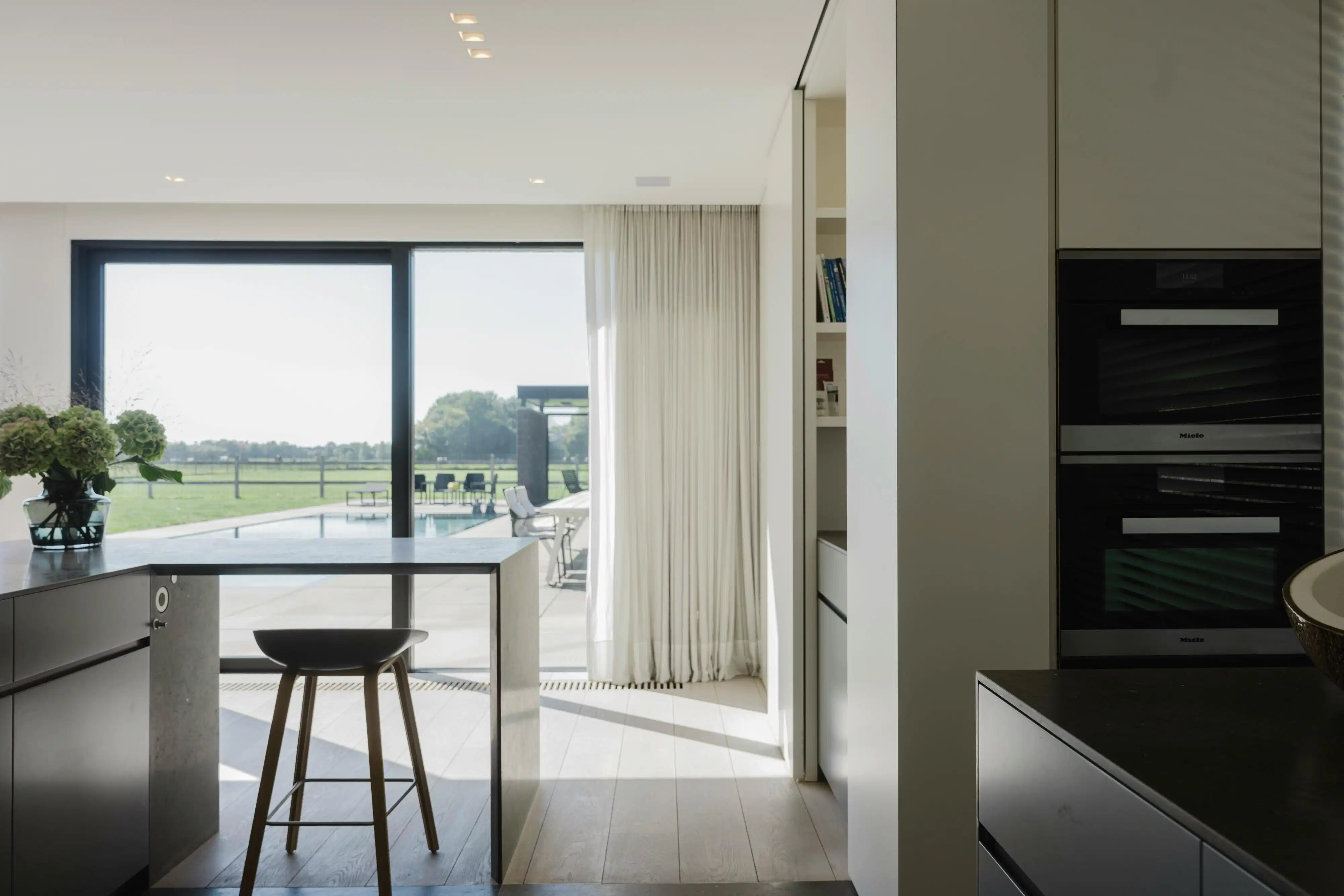 Exclusieve villa met zwembad en paardenstallen in Heule! foto 16