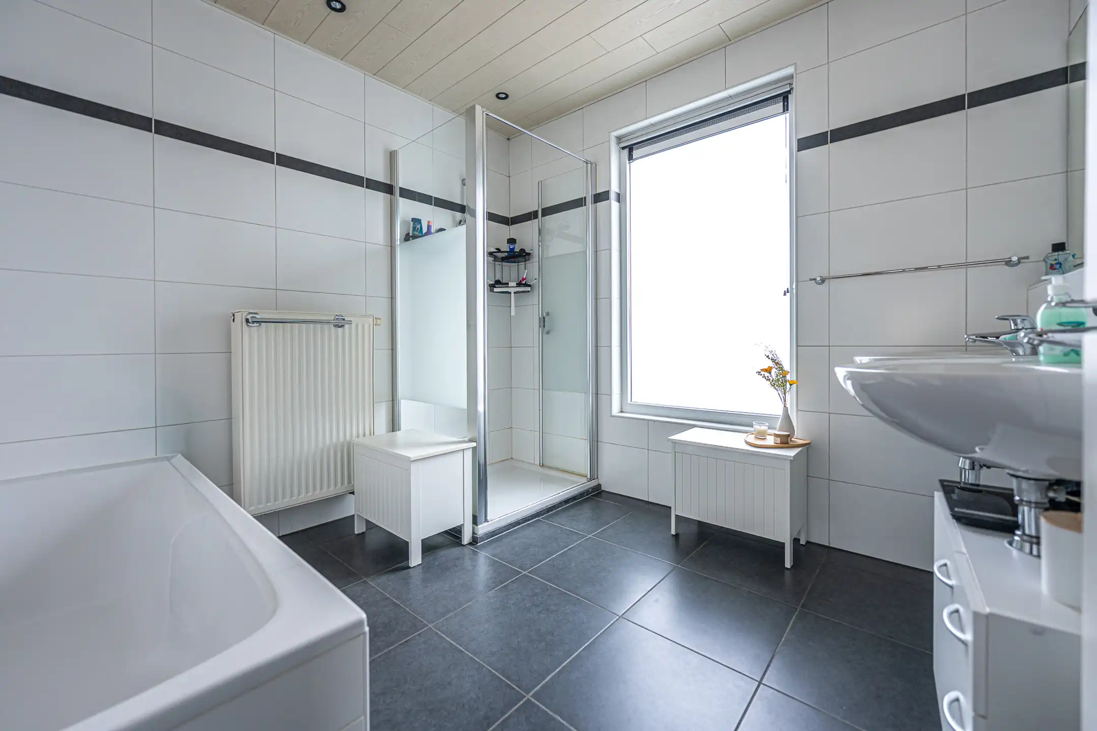 Instapklare woning met 3 slpk, terras en tuintje foto 25