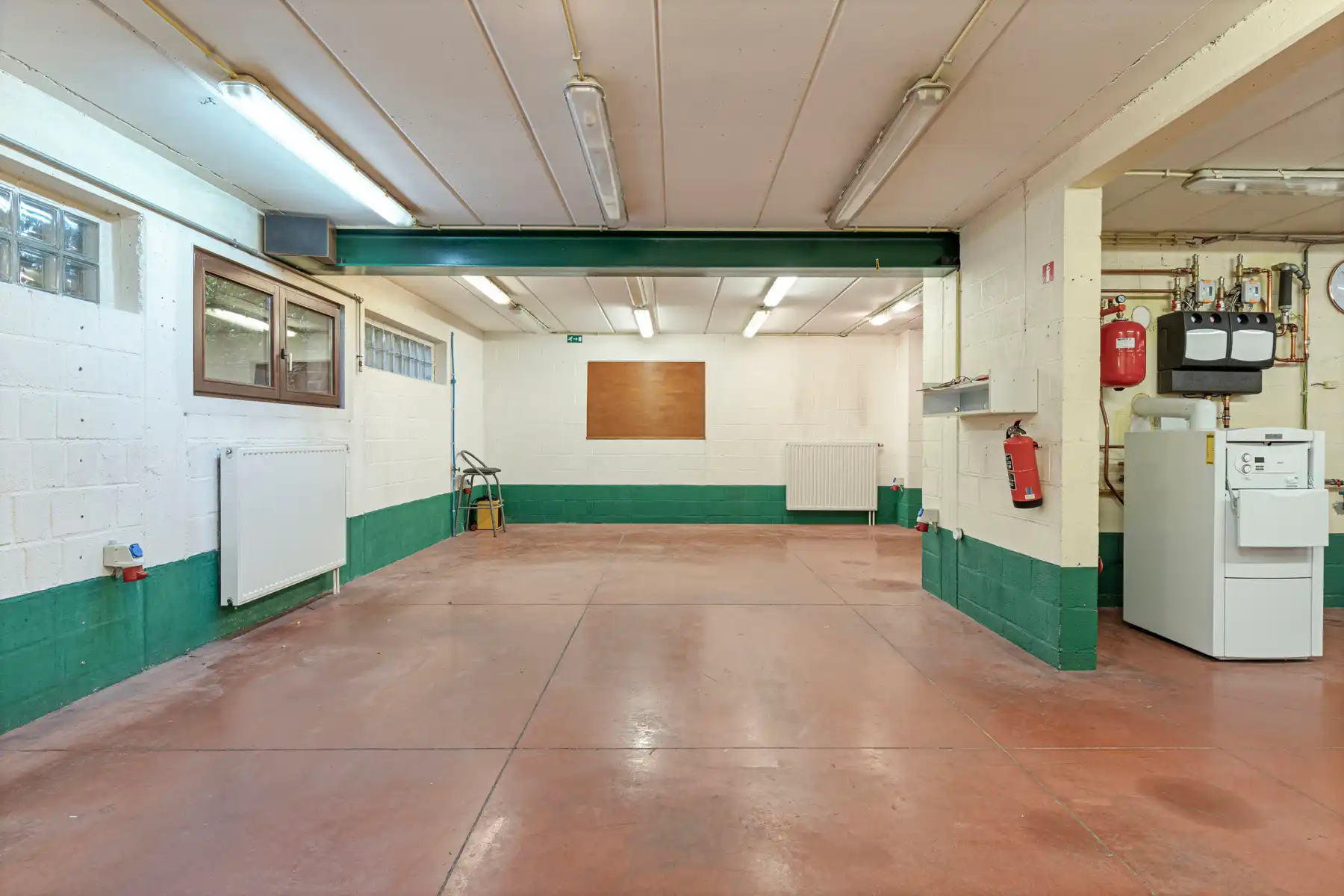 Ruime villa met LOODS! foto 18