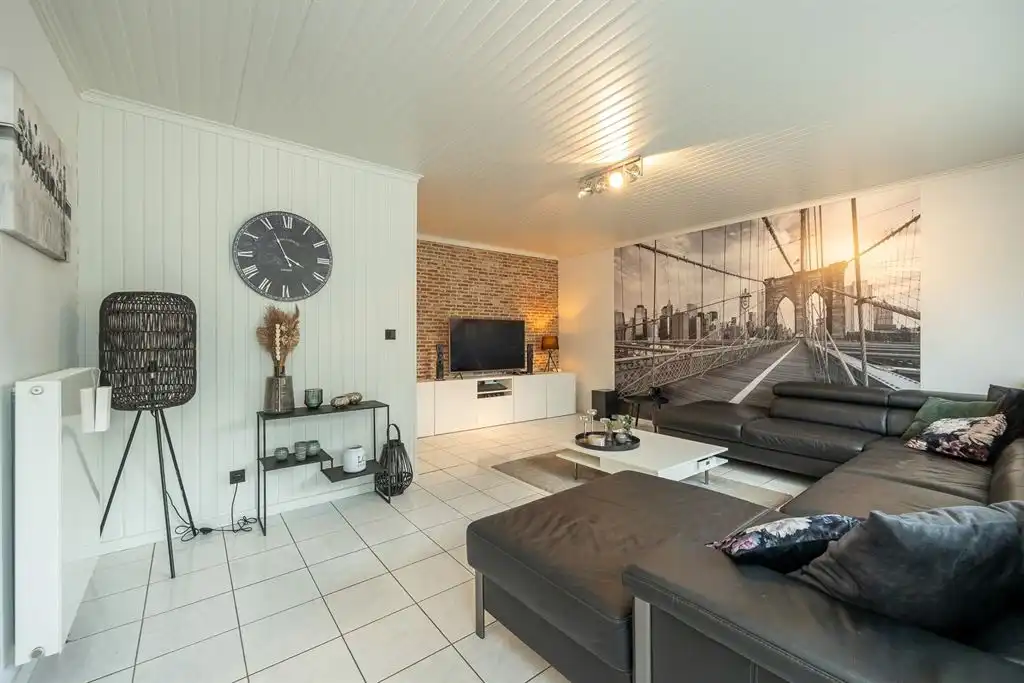 Woning met grote tuin op centrale locatie foto 4