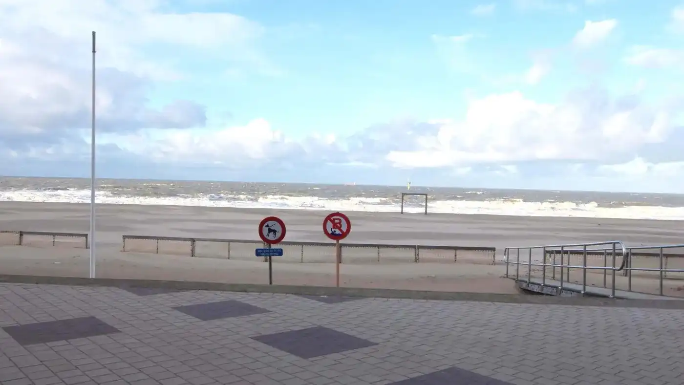 Handelsruimte incl. met. studio uiterst centraal gelegen aan de Zeedijk nabij het Driehoeksplein  foto 7