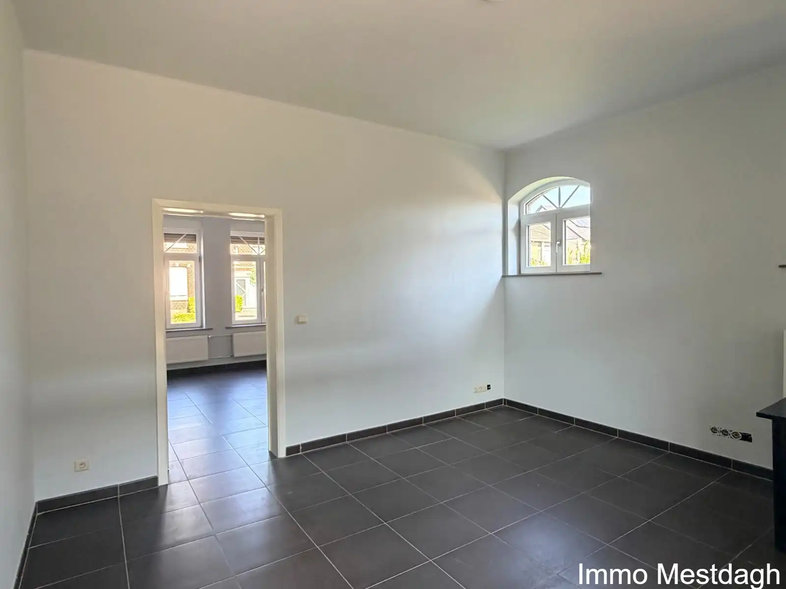 Prachtig gerenoveerd gelijkvloers appartement met terras en tuin in centrum Rummen foto 5