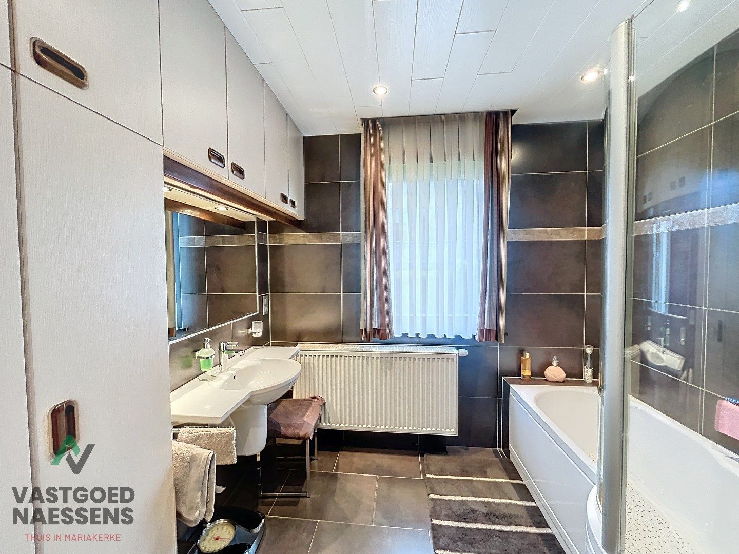 Instapklare en vrijstaande woning met inpandige garage en zonnige tuin.  foto 18